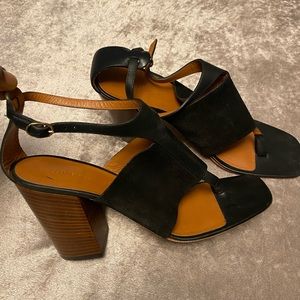 CELINE
Suede T-Strap Sandals
Size: 39.5